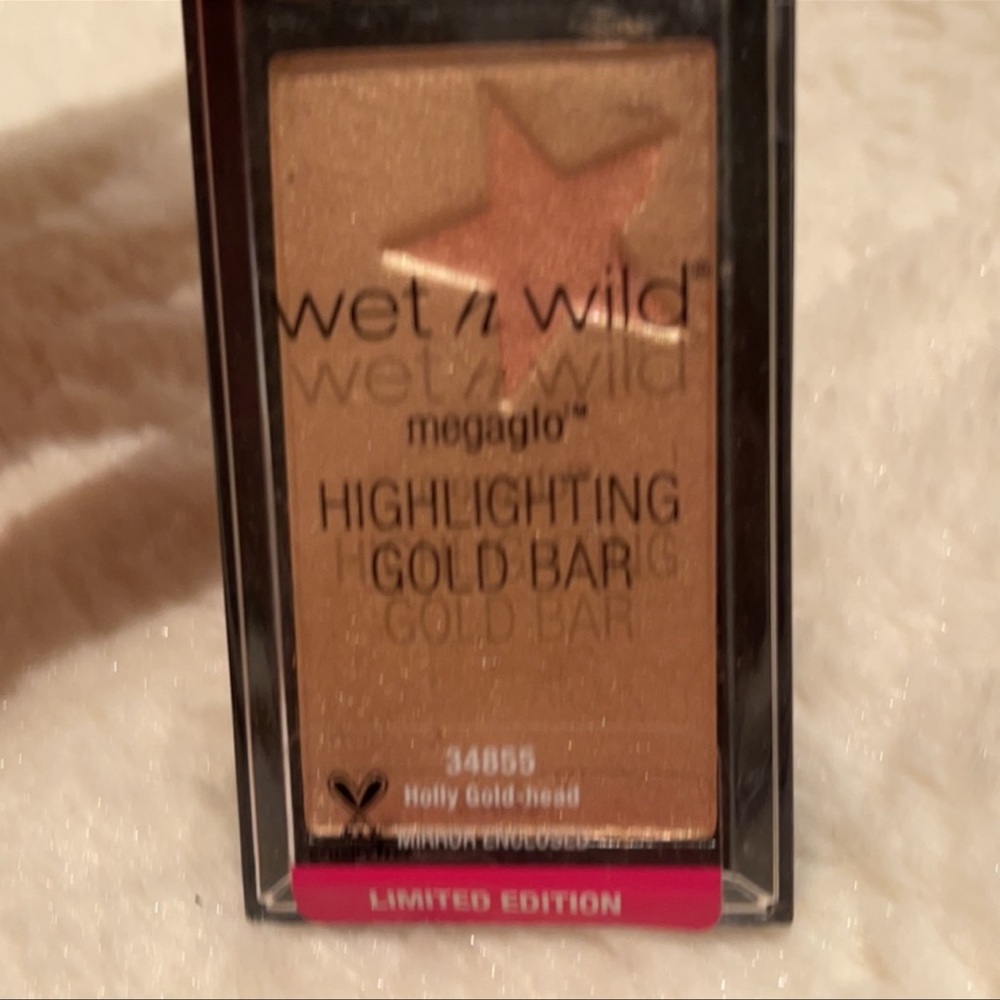 Wet n Wild highlight “Holly Goldhead”